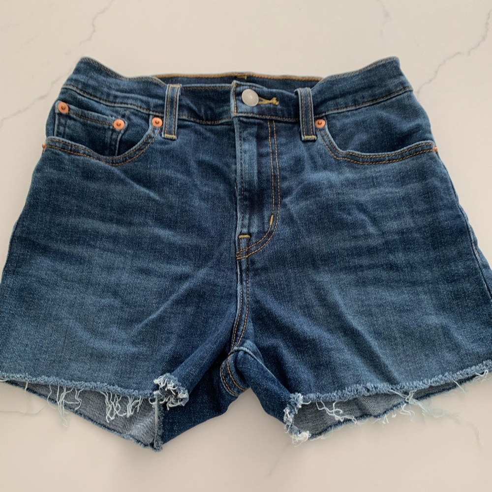 Levi’s Sz 26 Denim Stretch Shorts Like New